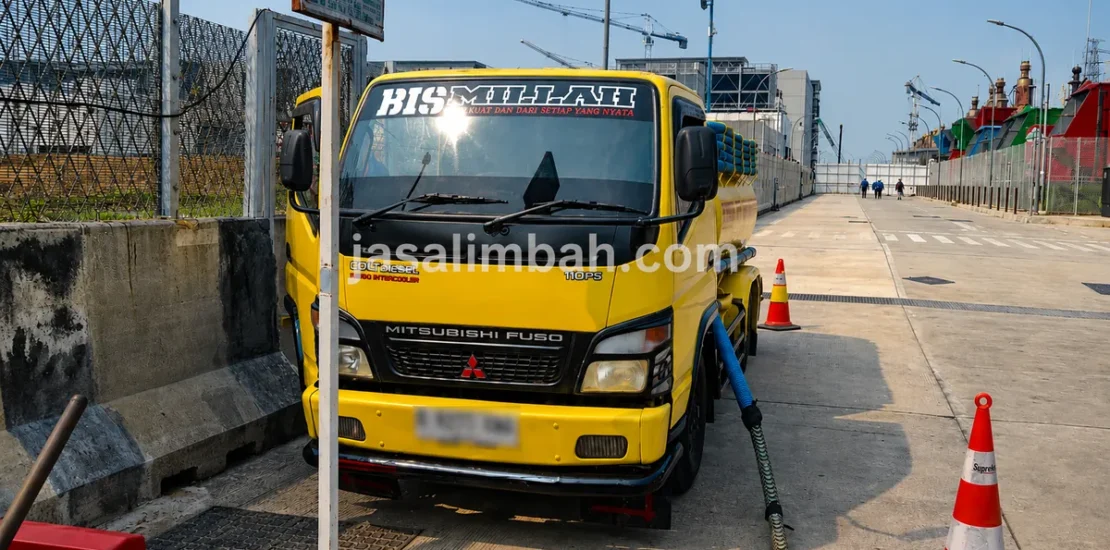 Armada truk tangki Jasa Limbah siap sedot limbah industri