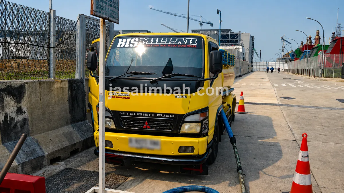 Armada truk tangki Jasa Limbah siap sedot limbah industri